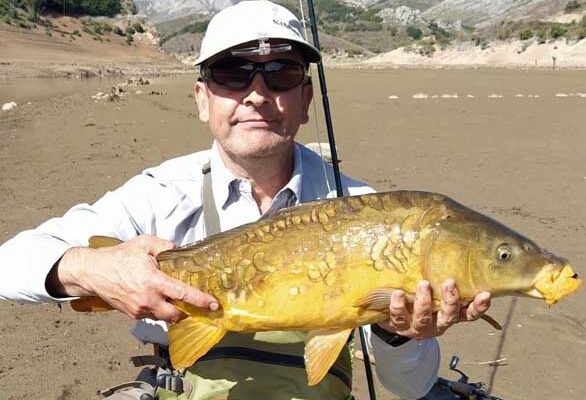 Carpa pescada en Barrios de Luna